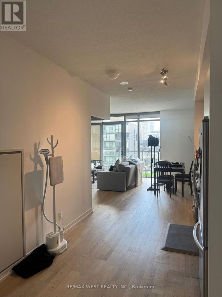 Property Photo:  95 Bathurst Street 1303  ON M5V 2P9 