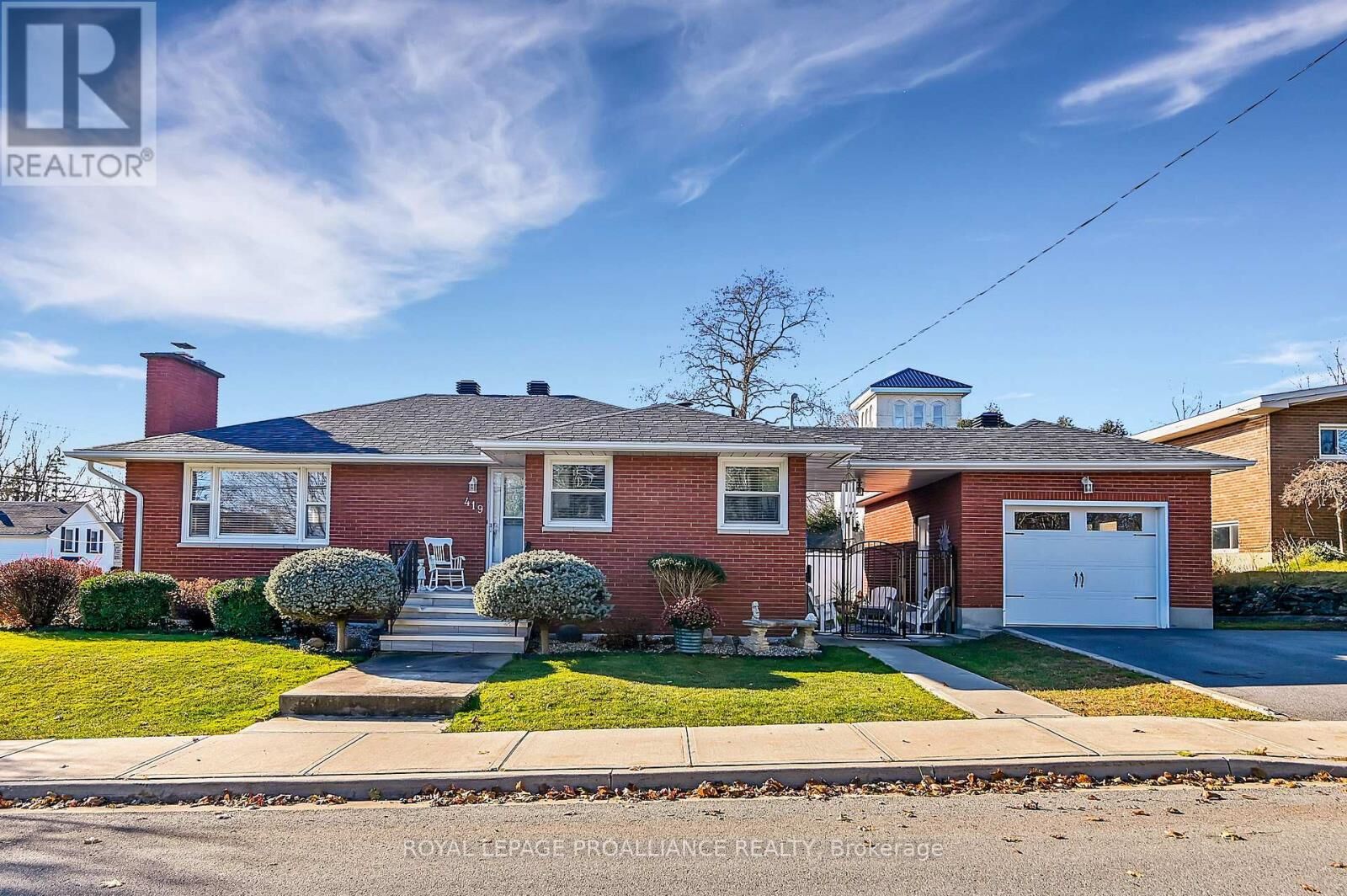 Property Photo:  419 St Lawrence Street  ON K0E 1T0 