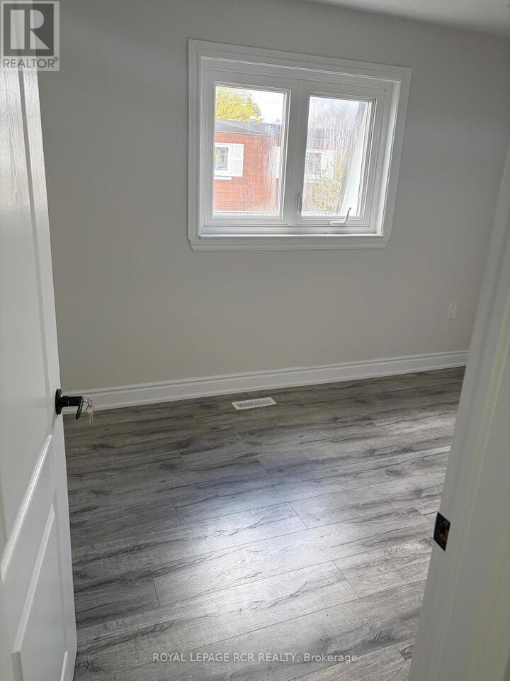 Property Photo:  41 Town House Crescent  ON L6W 3G3 