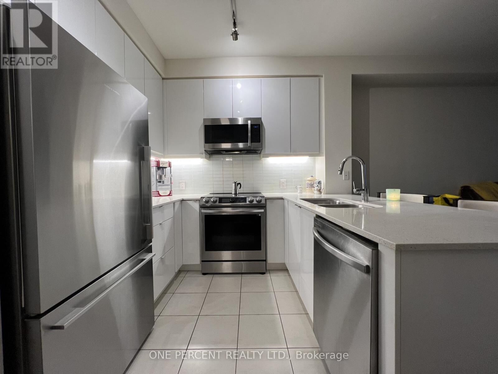 Property Photo:  50 Thomas Riley Road 819  ON M9B 0C1 