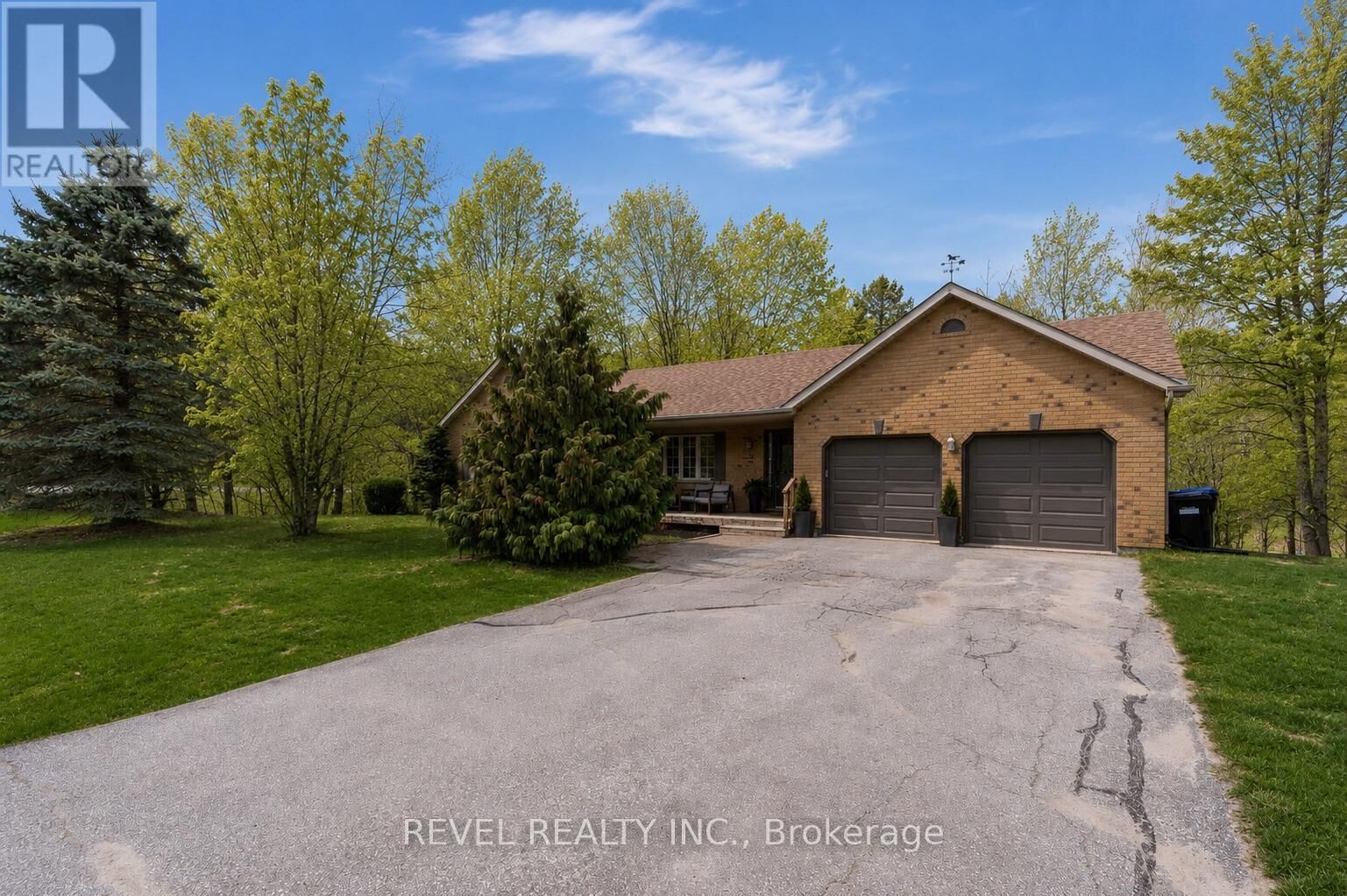 Property Photo:  32 Hickory Lane  ON L0K 1E0 