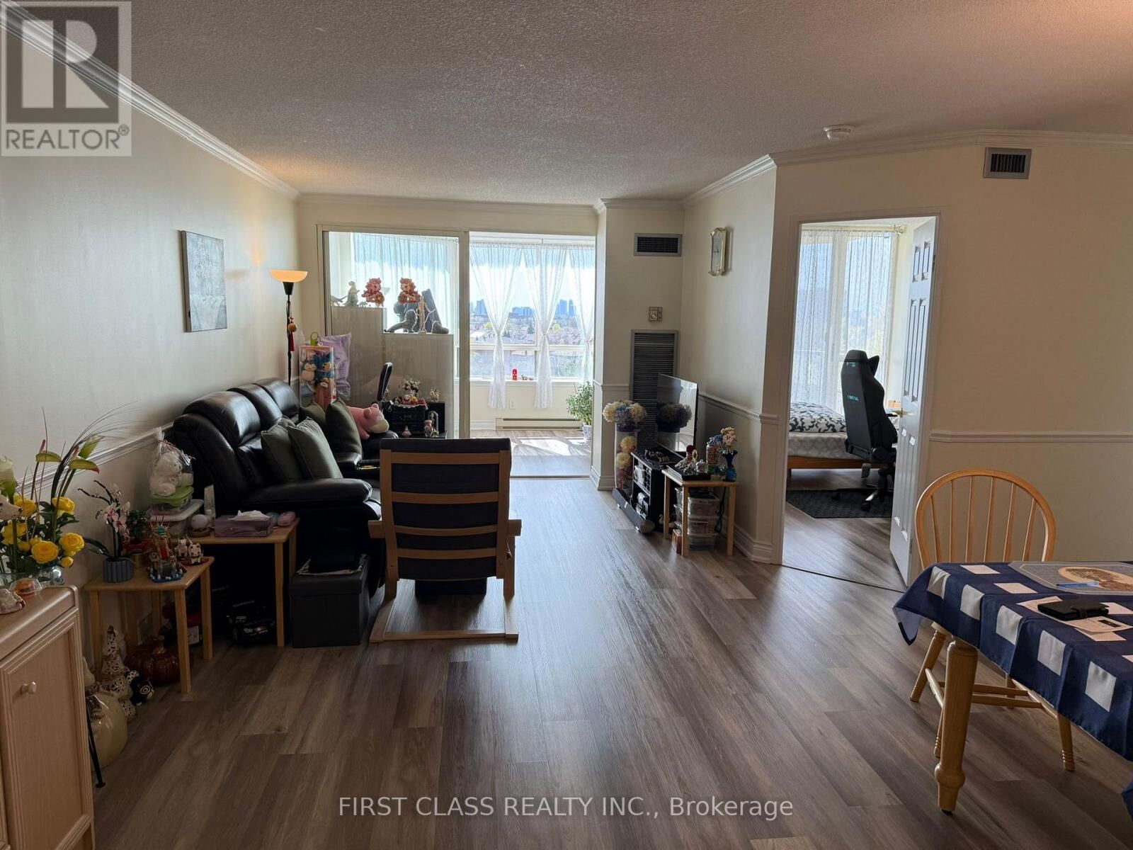 Property Photo:  175 Bamburgh Circle 708  ON M1W 3X8 