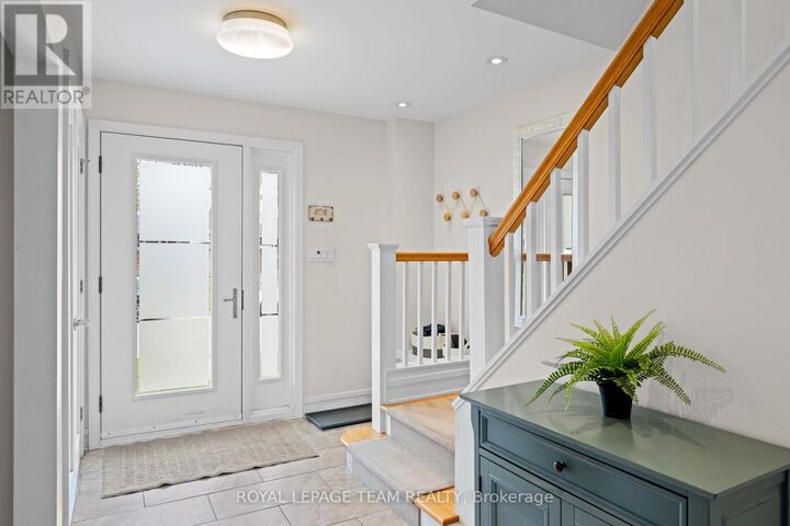 Property Photo:  2064 Neepawa Avenue  ON K2A 3L6 