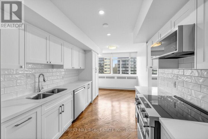 Property Photo:  561 Avenue Road 803-4  ON M4V 2J8 