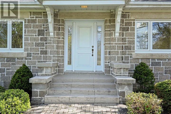 Property Photo:  72 Fowler Street  ON K0A 2Z0 