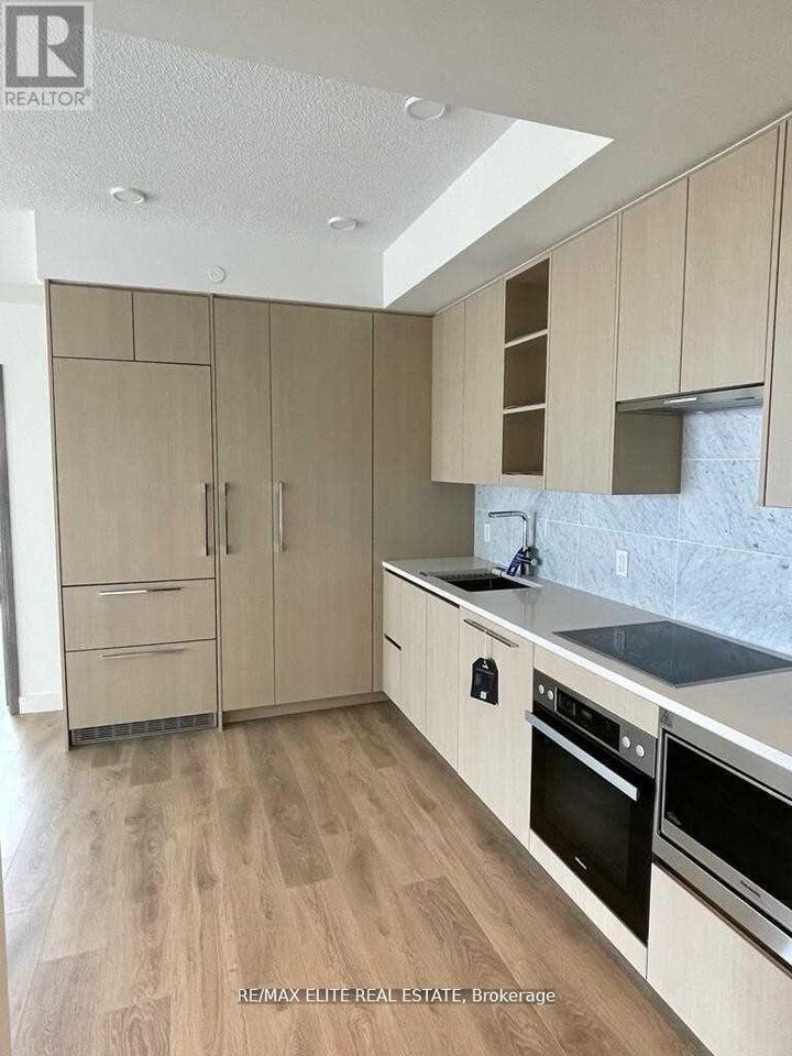 Property Photo:  85 McMahon Drive 1502  ON M2K 0C2 