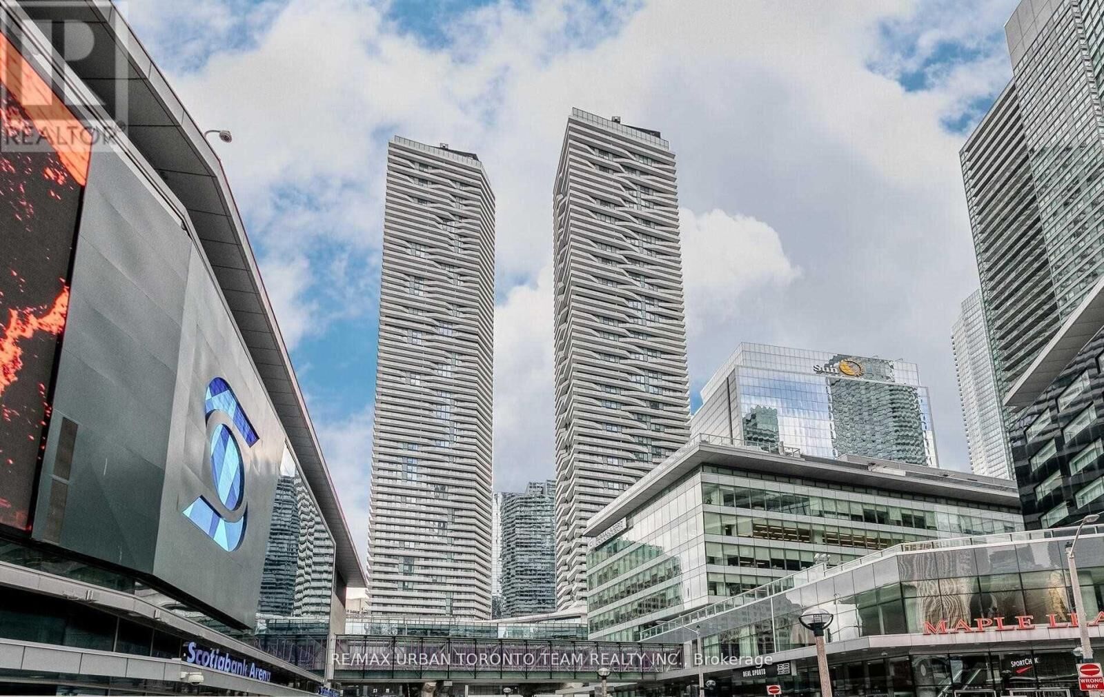 Property Photo:  88 Harbour Street 3906  ON M5J 0C3 