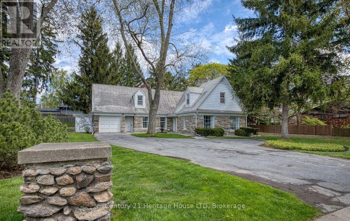 Property Photo:  86 Parkway  ON L3C 4C3 