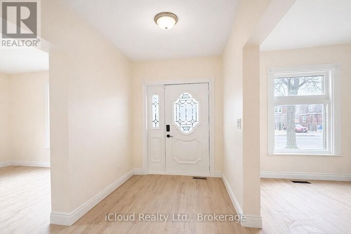 Property Photo:  405 Upper Wentworth Street  ON L9A 4T4 