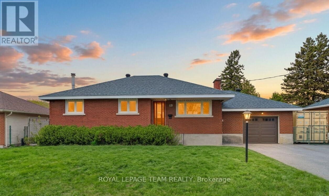 Property Photo:  15 Donna Street  ON K2G 2V5 