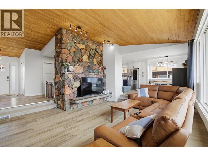 Property Photo:  356 Gleneagles Drive  BC V2E 1Z4 