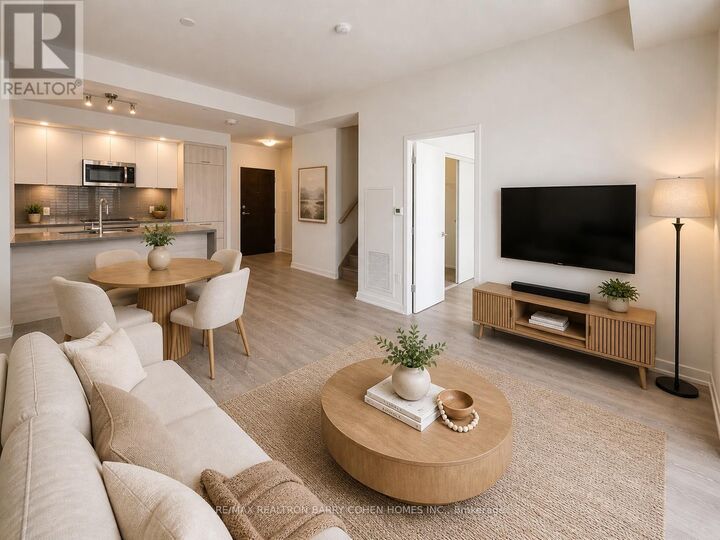Property Photo:  8868 Yonge Street Th 103  ON L4C 0T4 