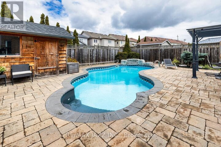 Property Photo:  174 Southfield Avenue  ON L1E 3K1 