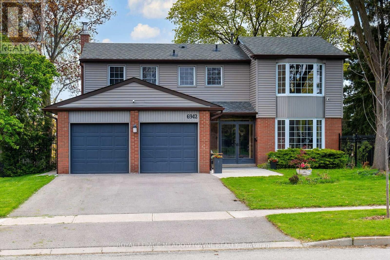 Property Photo:  6942 Barrisdale Drive  ON L5N 2H4 