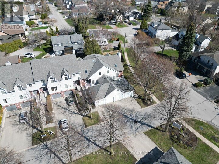 Property Photo:  5 Lakeside Drive West 23  ON L2M 1P3 