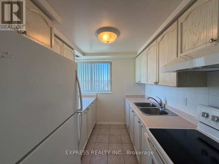 Property Photo:  39 Pemberton Avenue Lph07  ON M2M 4L6 