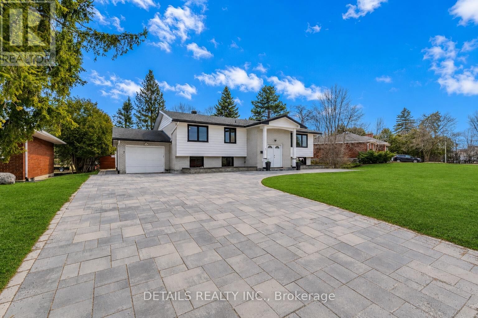 Property Photo:  7 Kerry Crescent  ON K2E 5V7 