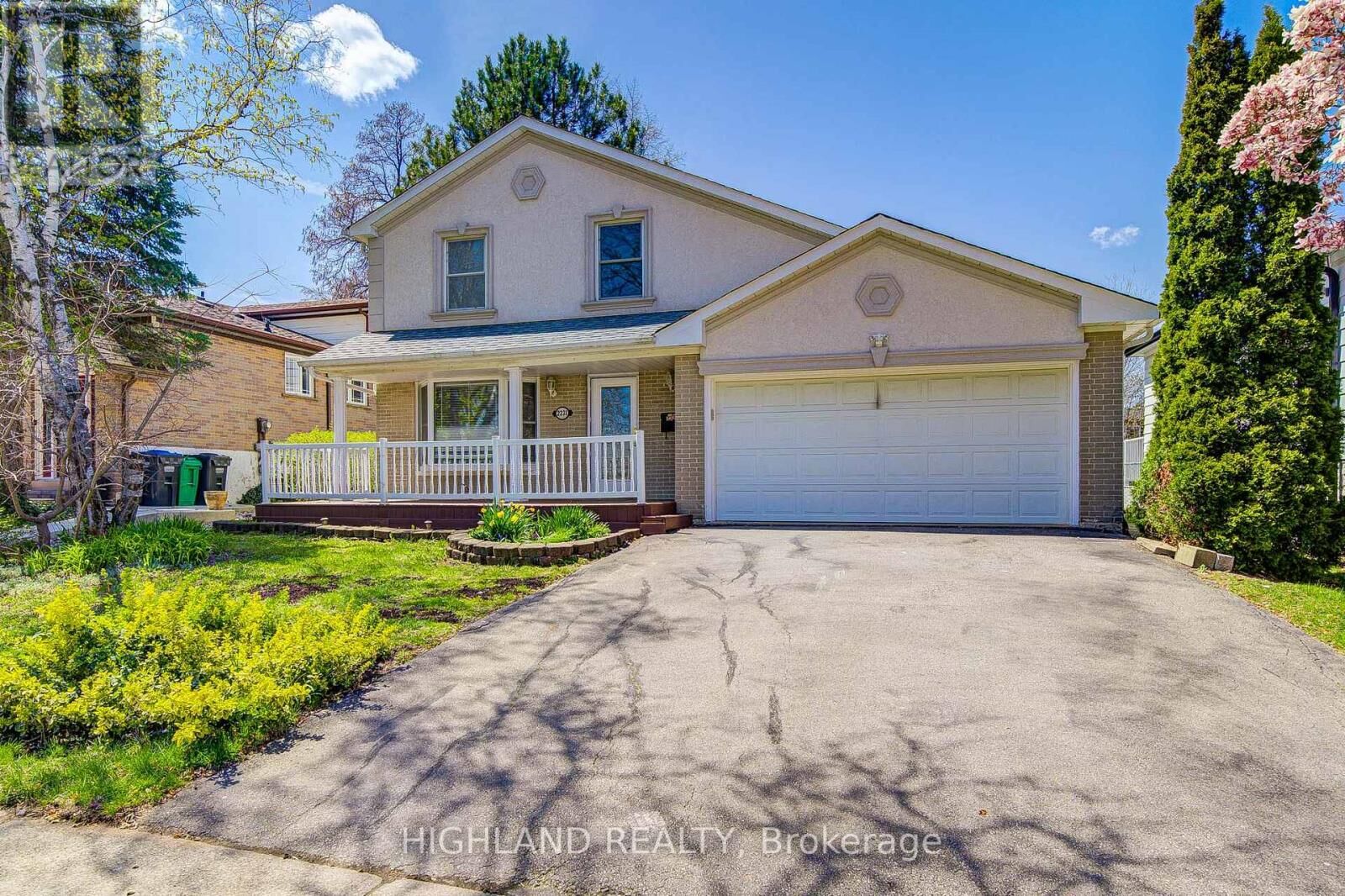 Property Photo:  2231 Buttonbush Crescent  ON L5L 1C4 