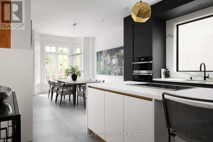 Property Photo:  78 Balmoral Avenue  ON M4V 1J4 