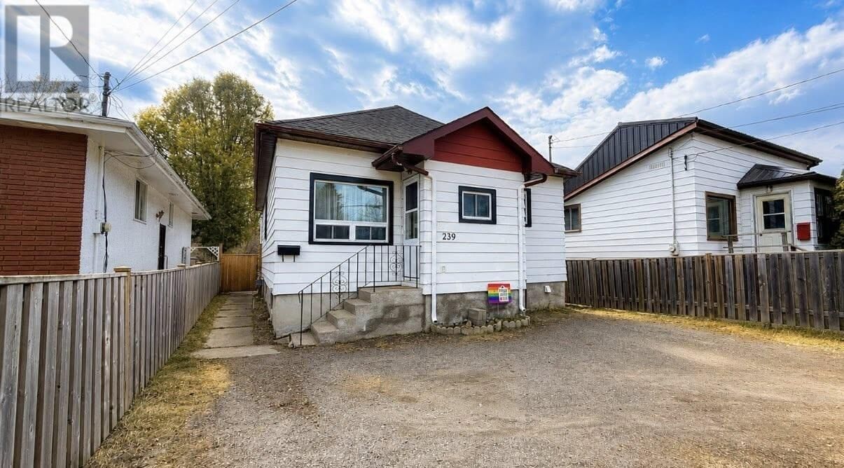 Property Photo:  239 Egan St  ON P7A 2W6 