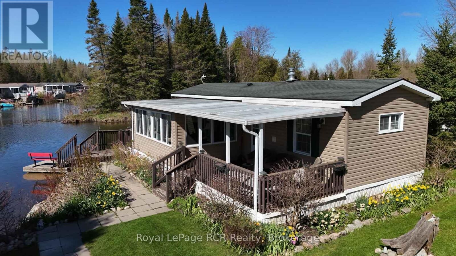 Property Photo:  61 Lakeside Street  ON N0G 2L0 