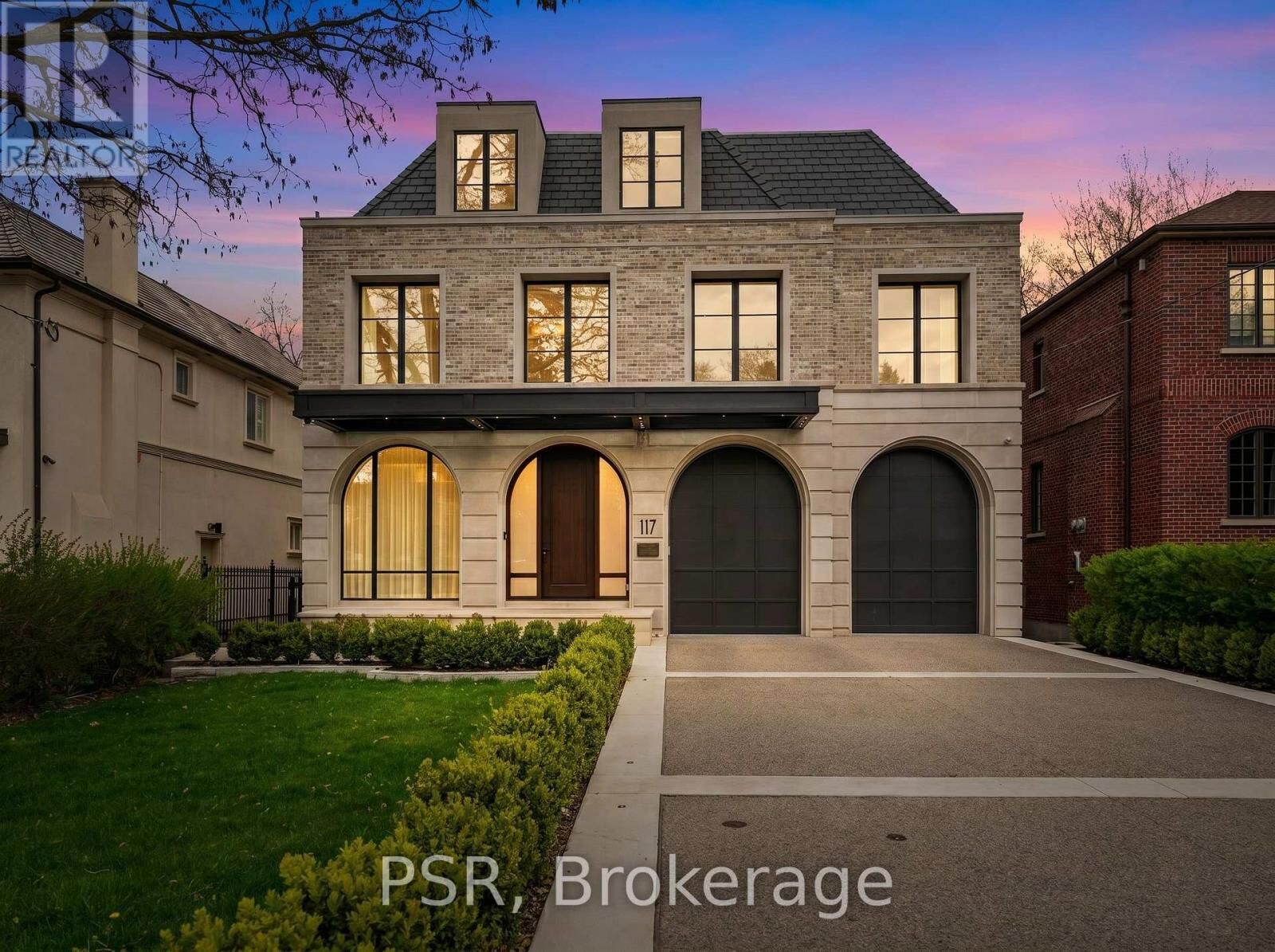 Property Photo:  117 Yonge Boulevard  ON M5M 3H2 