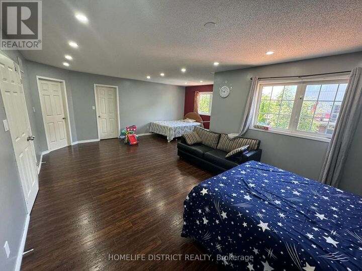 Property Photo:  1100 Ashgrove Crescent  ON L1K 2W4 