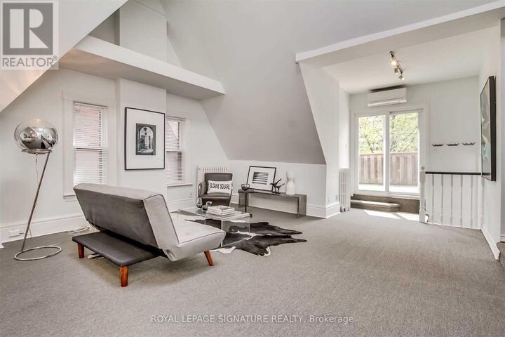 Property Photo:  105 Gloucester Street 3rd Flr  ON M4Y 1M2 