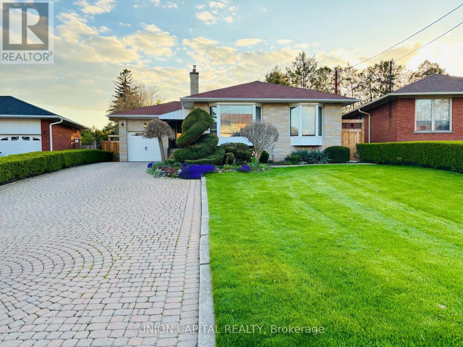 Property Photo:  6 Gretna Avenue  ON M4A 2H4 