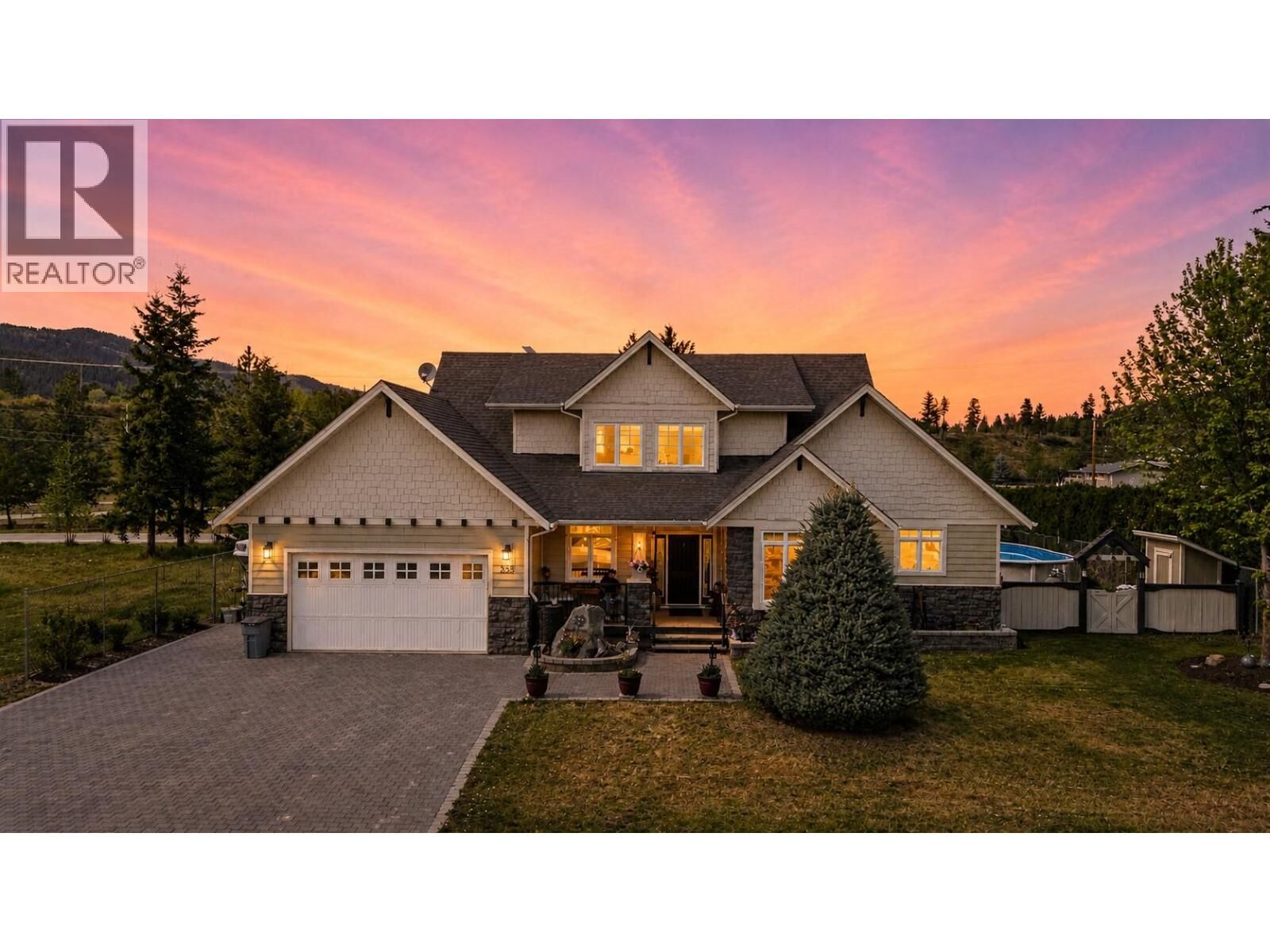 Property Photo:  252 Oriole Way  BC V0E 1E0 