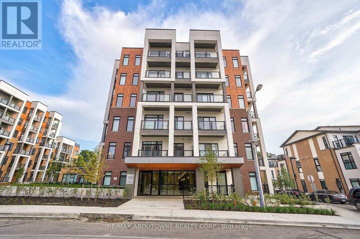 Property Photo:  135 Canon Jackson Drive 204  ON M6M 0C3 