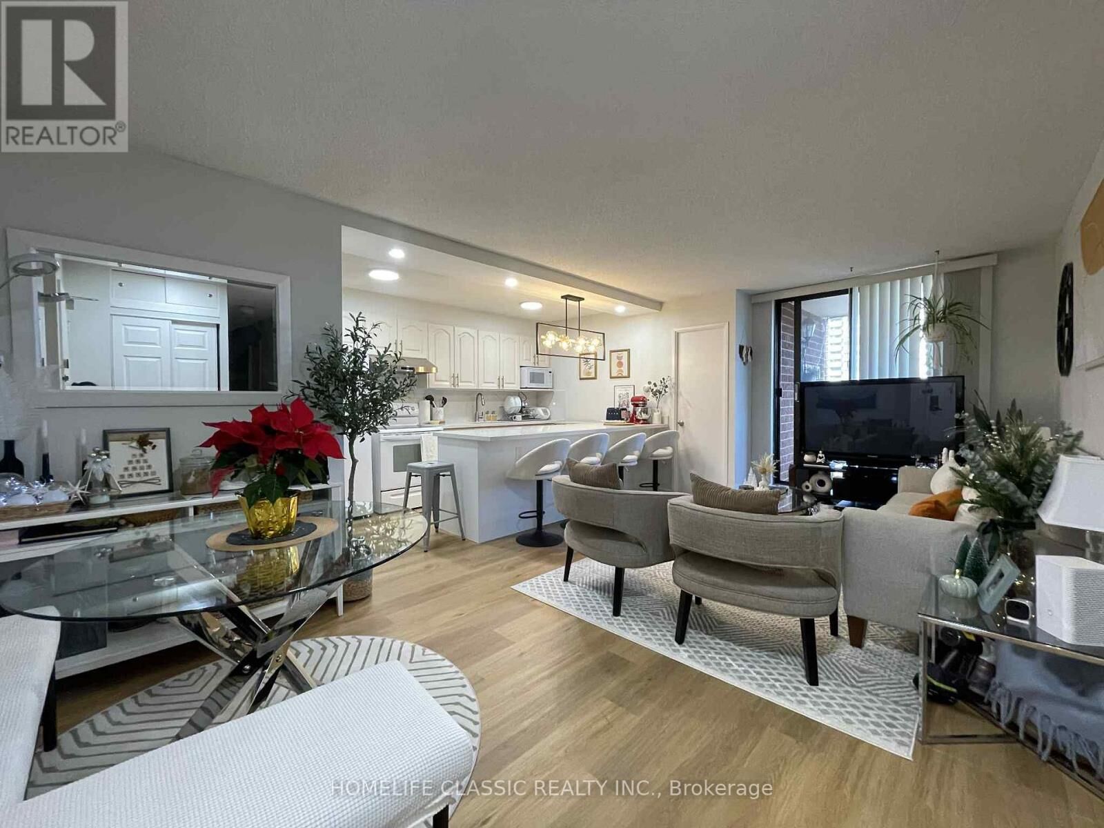 Property Photo:  90 Ling Road 603  ON M1E 4Y3 