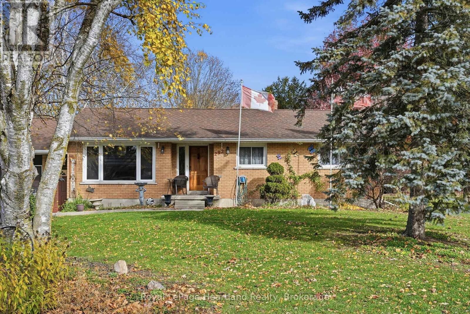 Property Photo:  292 Wellington Street  ON N0M 1H0 