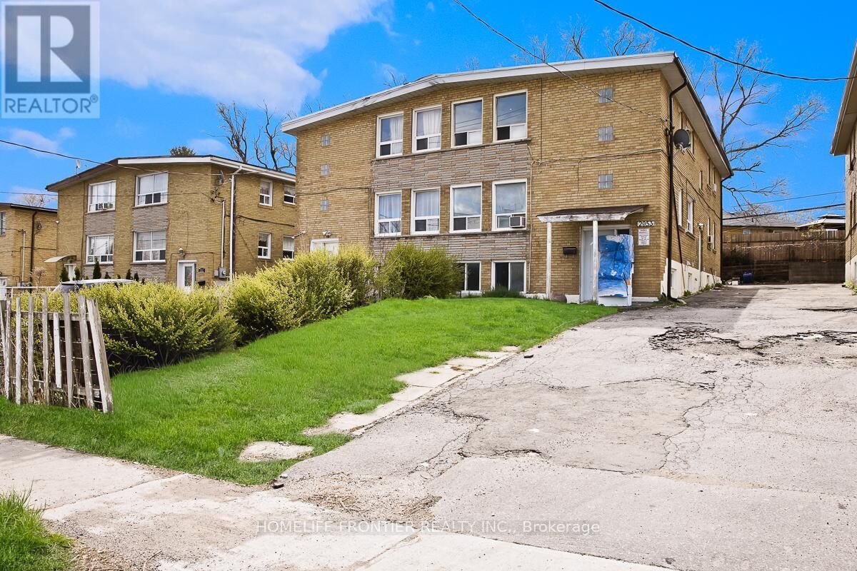 Property Photo:  2953 Lawrence Avenue East  ON M1P 2V6 