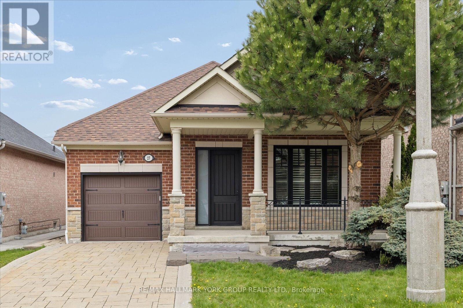 Property Photo:  27 Butterwood Lane  ON L4A 0M7 