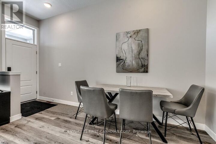 Property Photo:  275 Callaway Road 82  ON N6G 0M3 