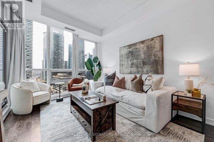Property Photo:  18 Harbour Street 1801  ON M5J 2Z6 