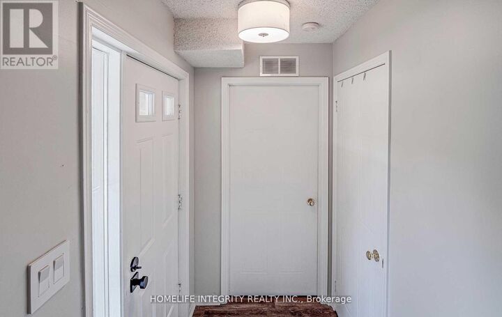 Property Photo:  119 D'Ambrosio Drive 27  ON L4N 7R7 