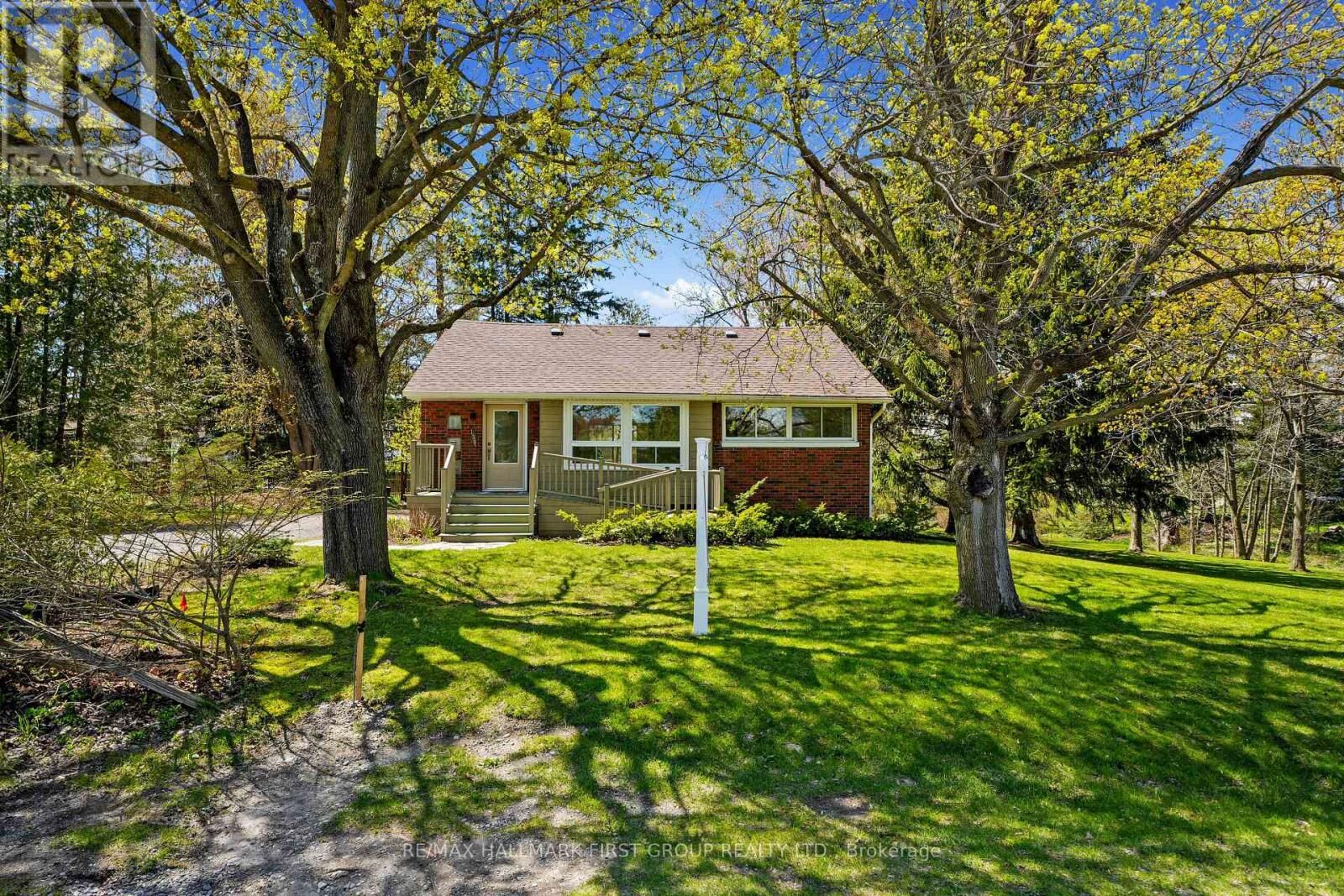 Property Photo:  130 Lyle Street South  ON K0K 2G0 