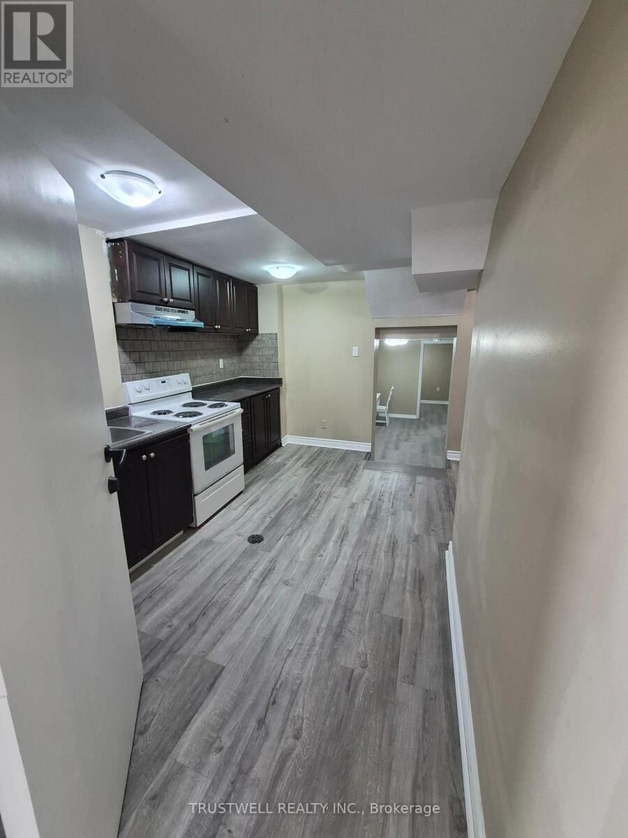 Property Photo:  3 Plumbrook Crescent Lower  ON M1S 3Z9 