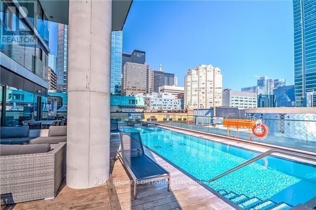 Property Photo:  224 King Street West 2001  ON M5H 0A6 