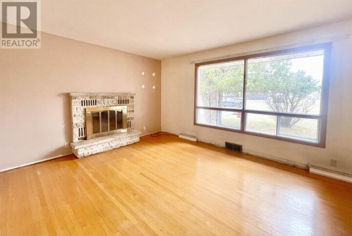 Property Photo:  45 Dingwall Pkwy  ON P8N 1T5 