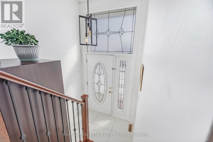 Property Photo:  3392 Homark Drive  ON L4Y 2K7 