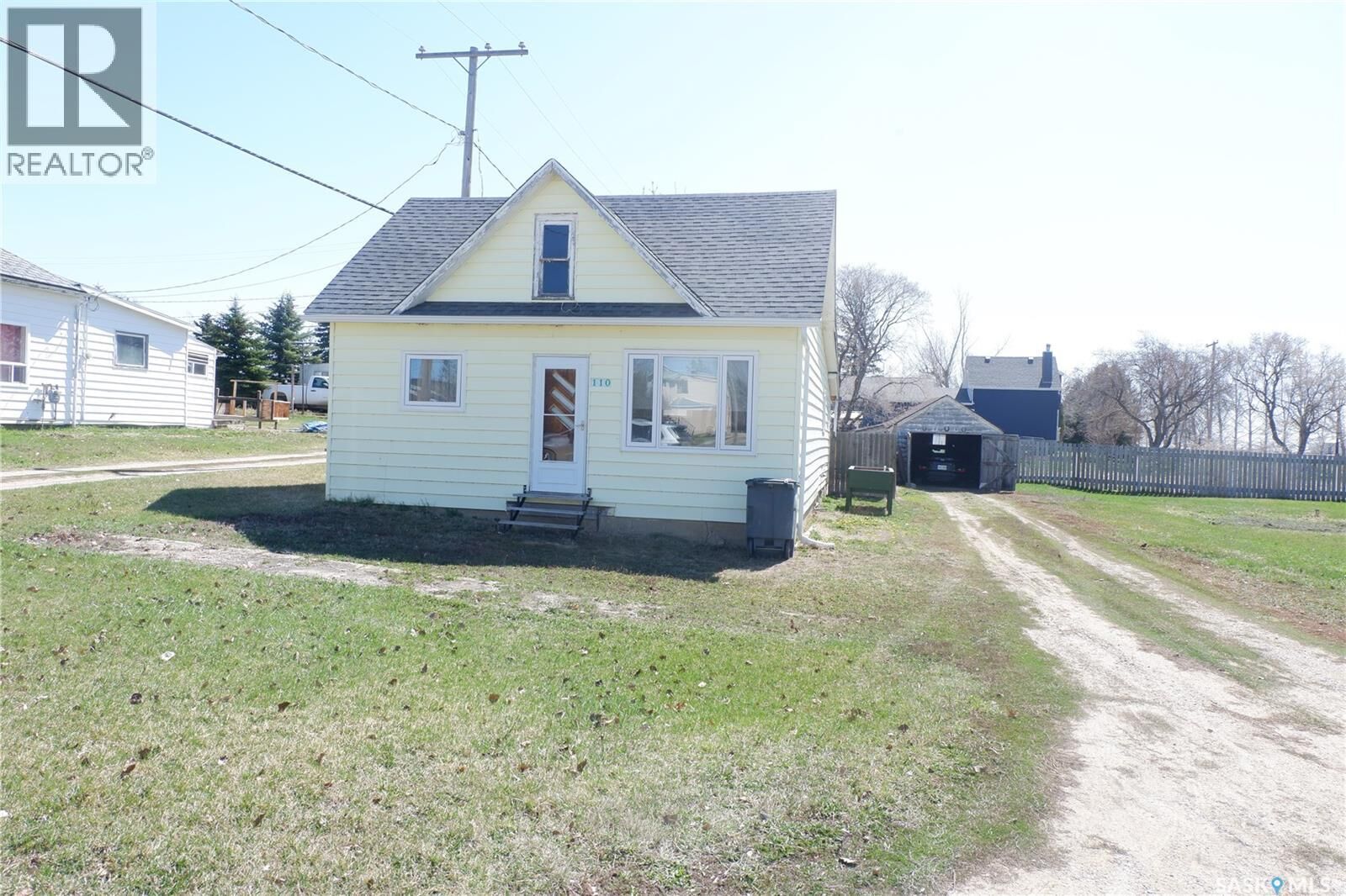 Property Photo:  110 Railway Avenue E  SK S0H 1L0 