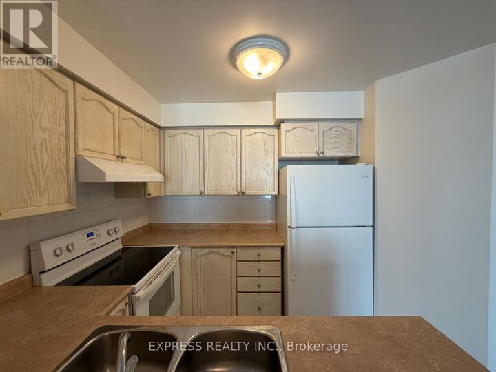 Property Photo:  29 Pemberton Avenue 906  ON M2M 4L5 