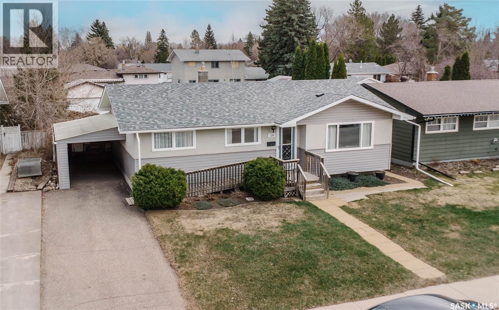 Property Photo:  134 Maclean Crescent  SK S7J 2R7 