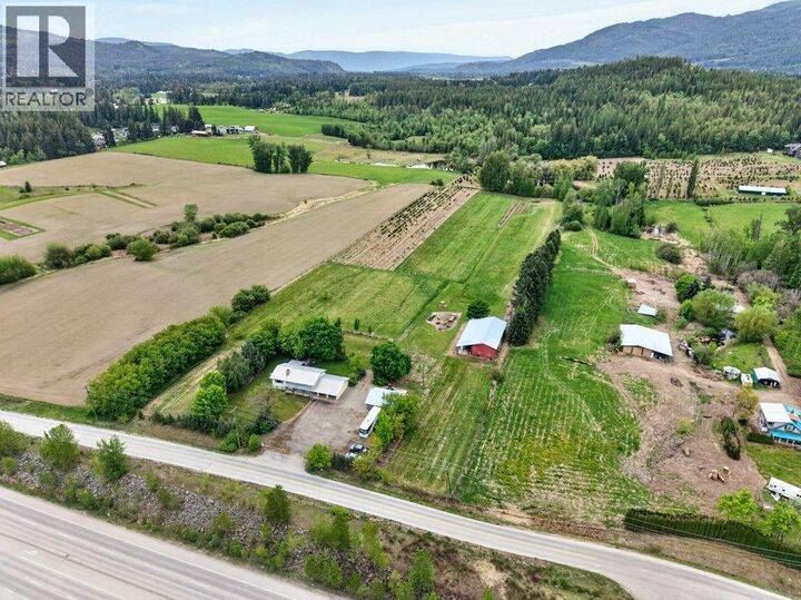 Property Photo:  3930 10 Avenue Northeast  BC V1E 2S2 