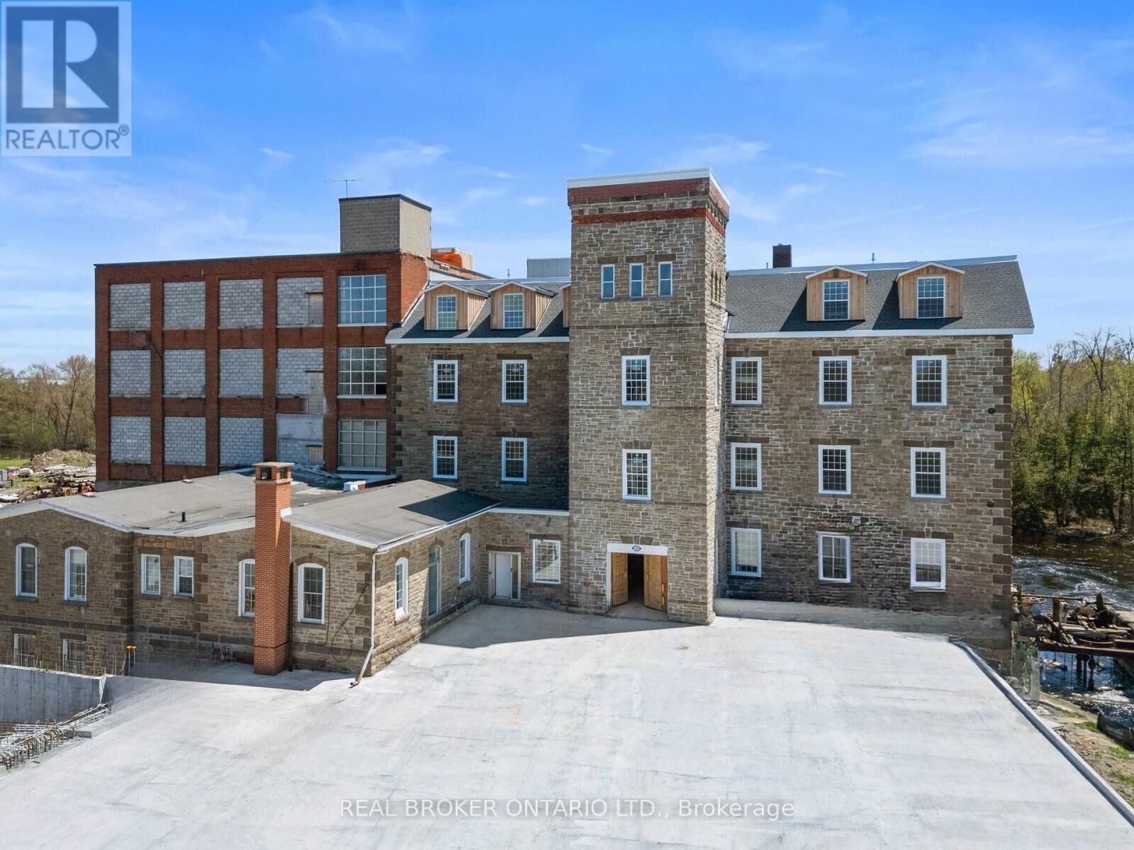 Property Photo:  150 Mill Street 201  ON K7C 1T4 