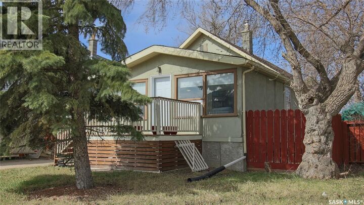 Property Photo:  1330 Alexandra Street  SK S4T 4N7 