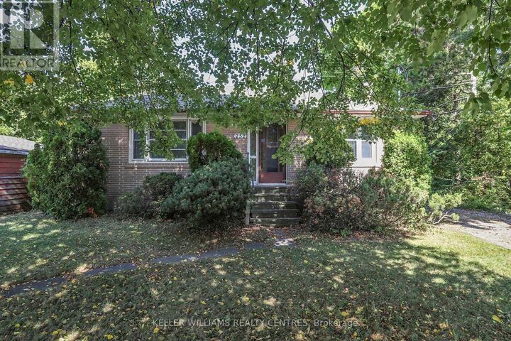 Property Photo:  252 Elgin Mills Road West Unit A  ON L4C 4M2 